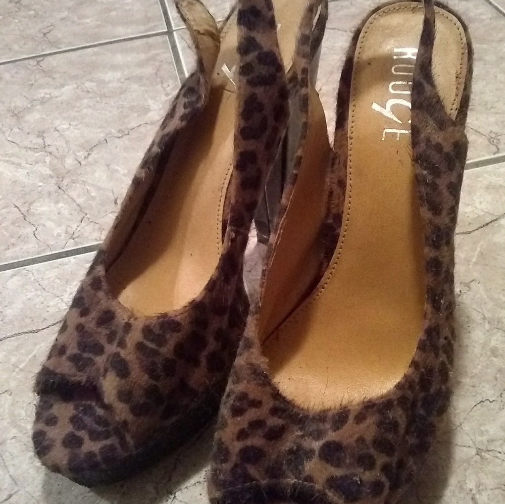 Shoes - Picture 2 of 3